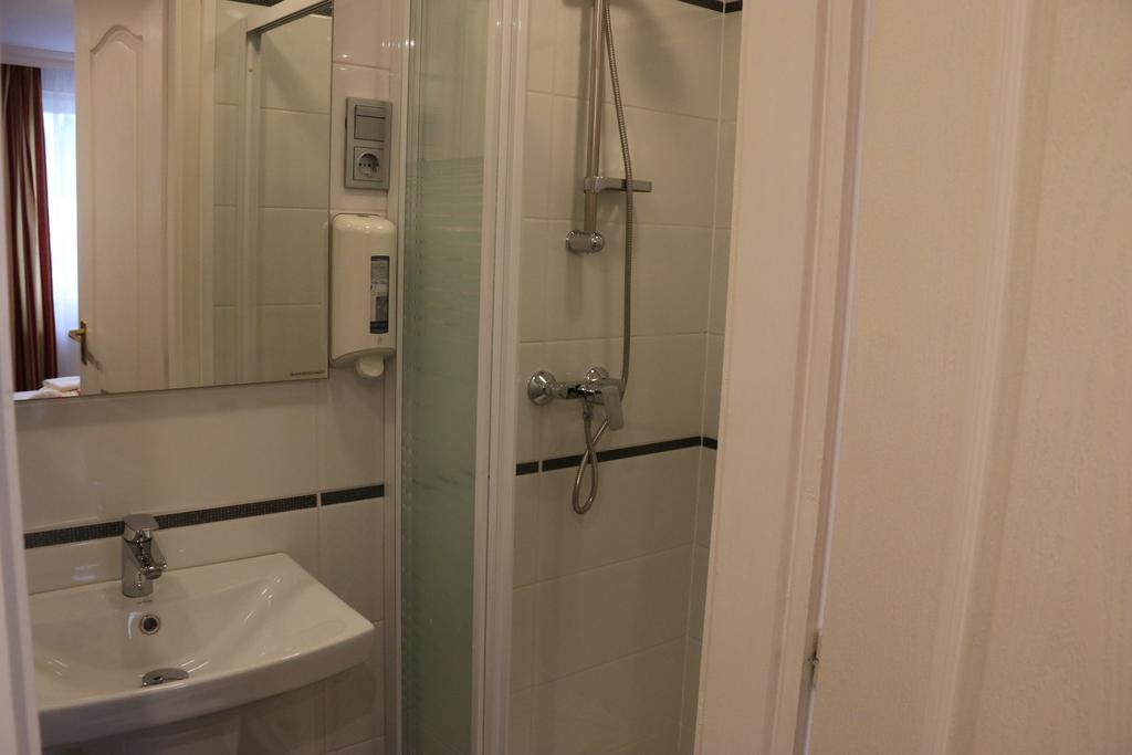 Aradi Vendégház Miskolc Habitación foto