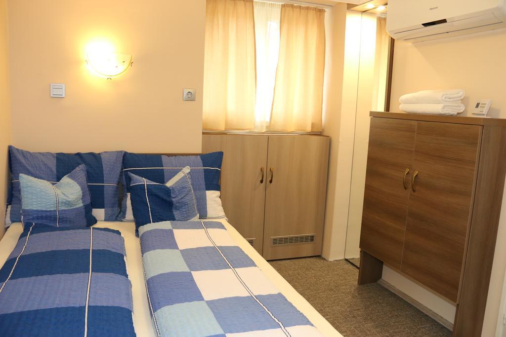 Aradi Vendégház Miskolc Habitación foto